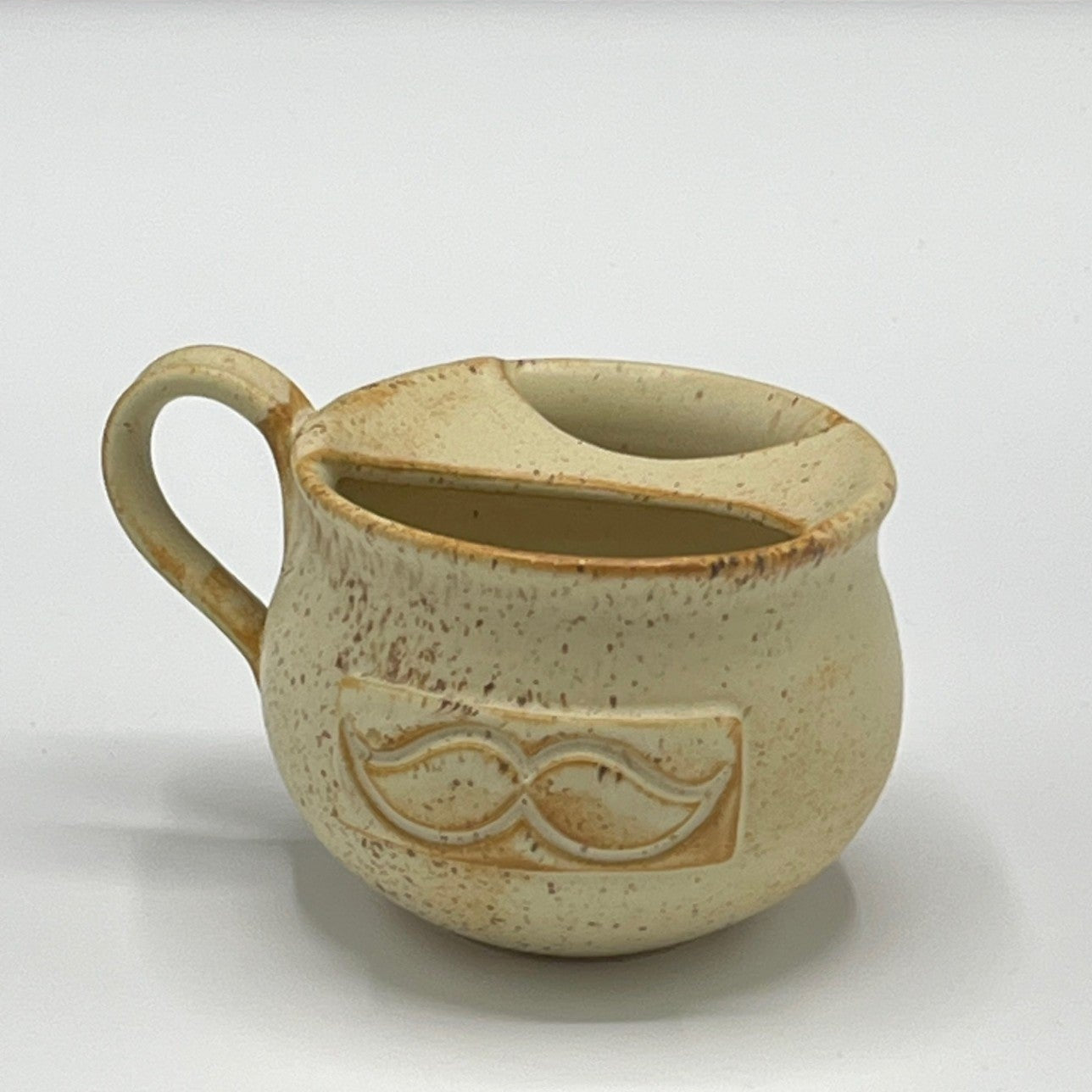 Handrenndur skeggbolli frá Eldstó