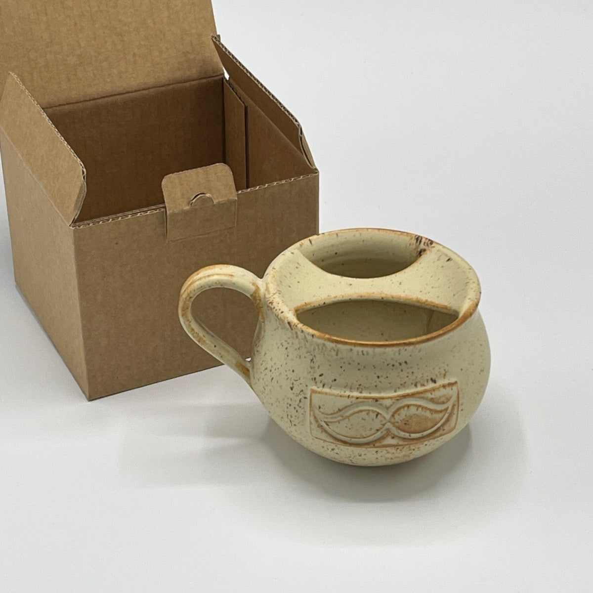 Handrenndur skeggbolli frá Eldstó