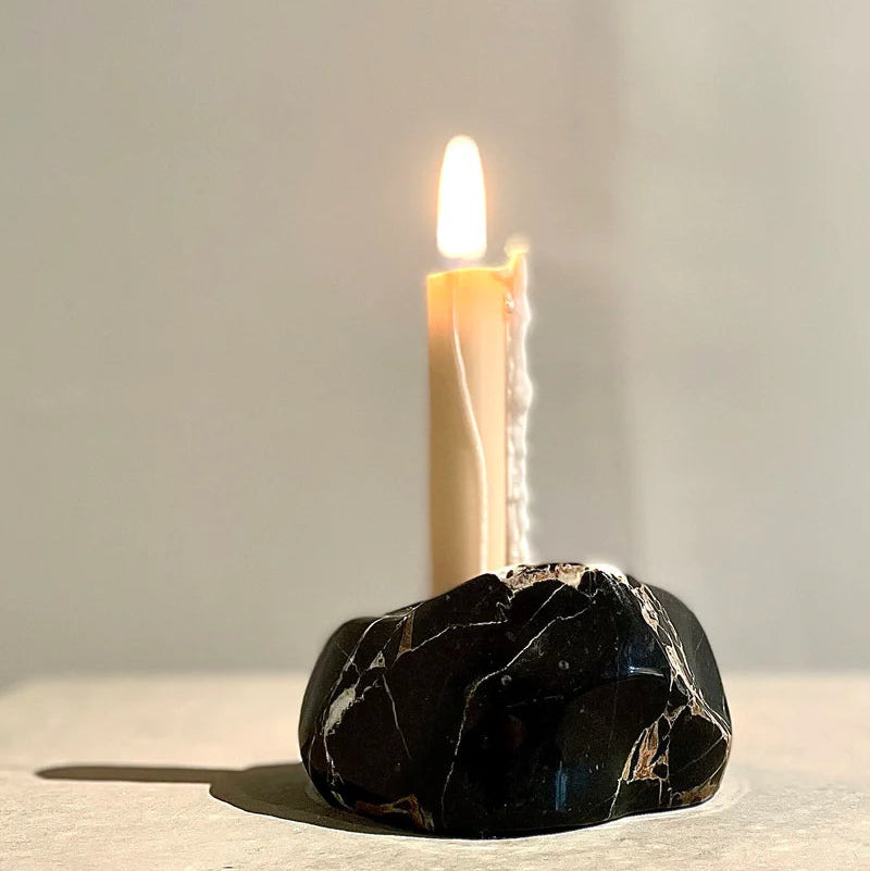 Flow - kertastjaki úr marmara