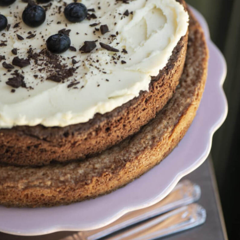 Bleikur kökudiskur á fæti