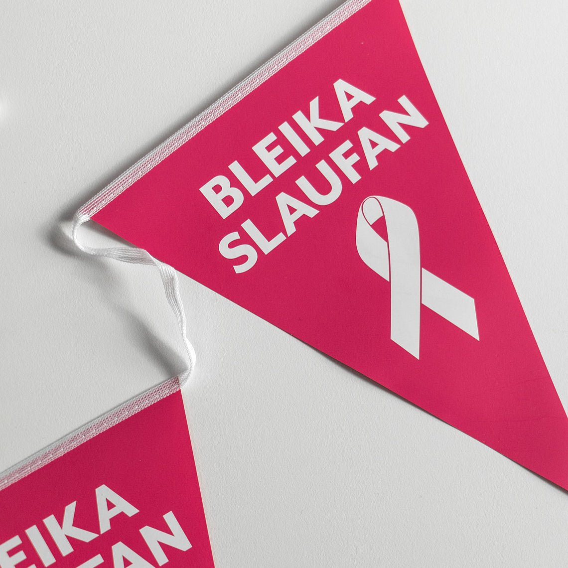 Bleika slaufan - fánaveifur